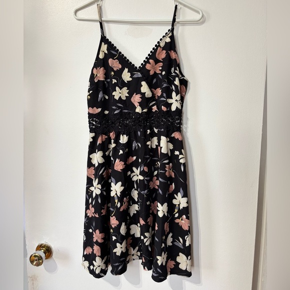 🎉3/25$🎉 🌸 SHEIN Black Floral Sleeveless Sundress – Size Medium 🌸 - Picture 1 of 5